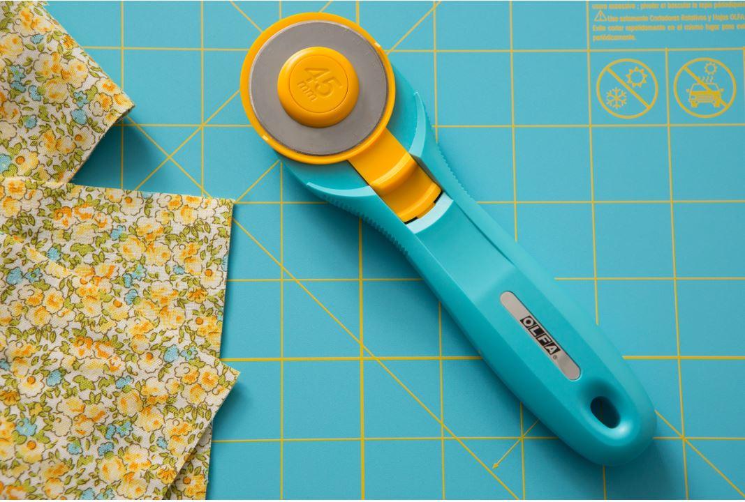 Olfa 45mm Rotary Cutter with Self Healing Mat (12"x18")